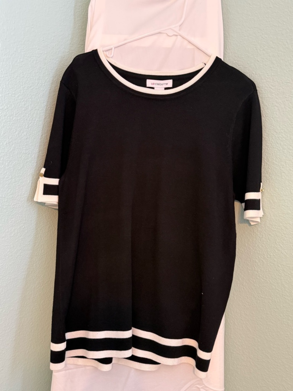 Liz Claiborne Chic Black Short Sleeve Knit Top with White Trim Size Large NWT